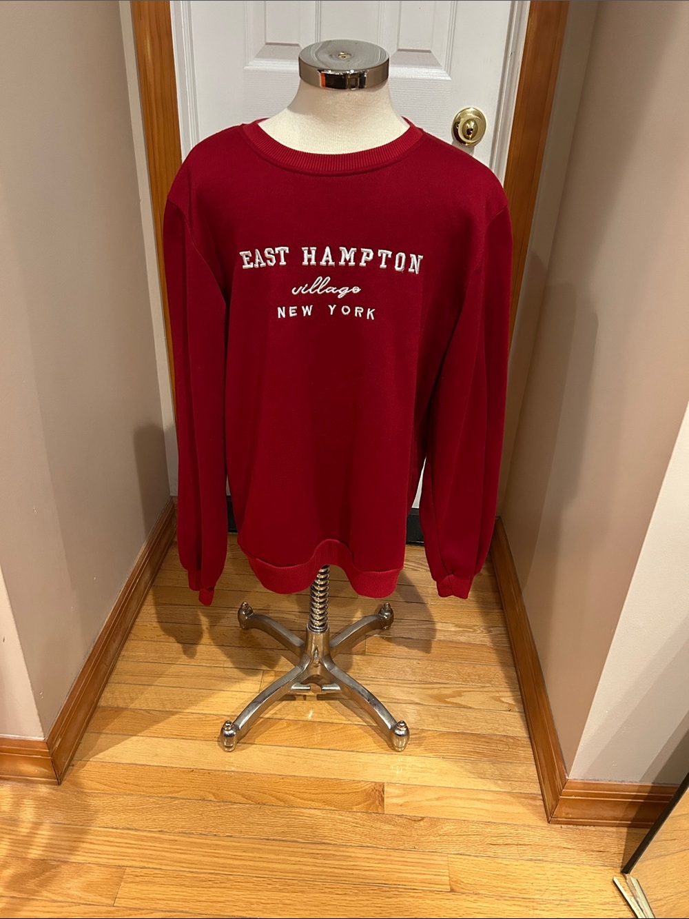 SHEIN Red East Hampton Village Crewneck Sweatshirt